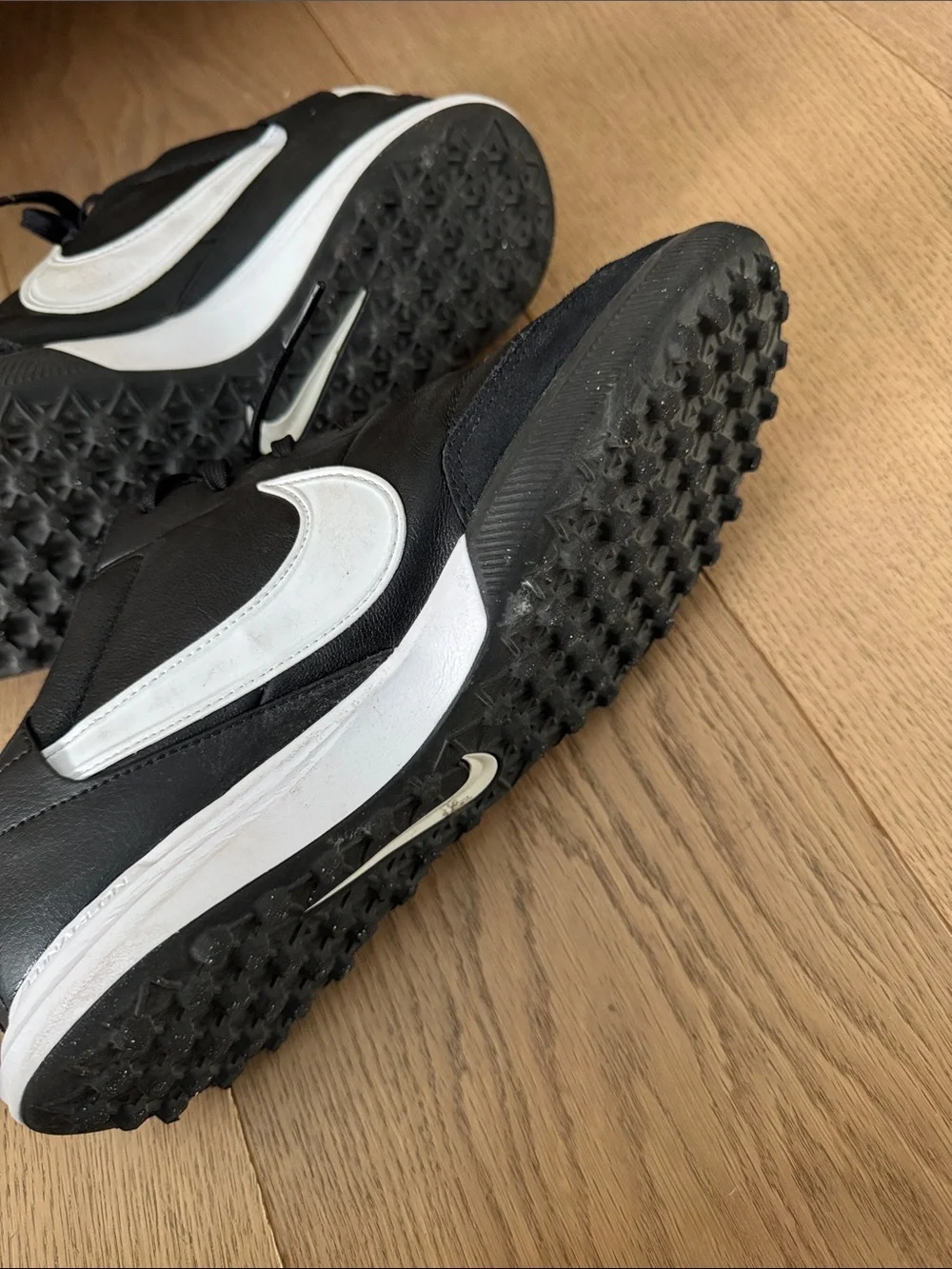 Nike streamlined low